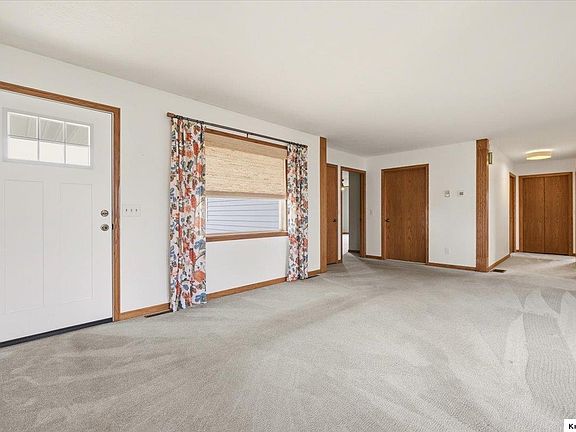 3rd image of 7893 Fairview Rd