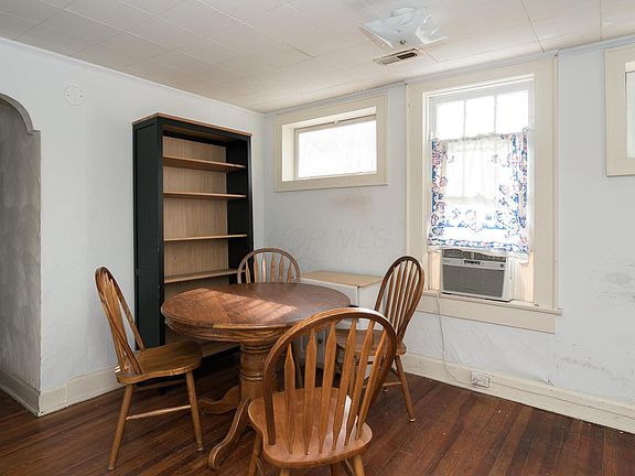 5th image of 263 W North Broadway St