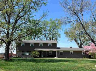 503 Parkview Dr, Wamego, KS 66547