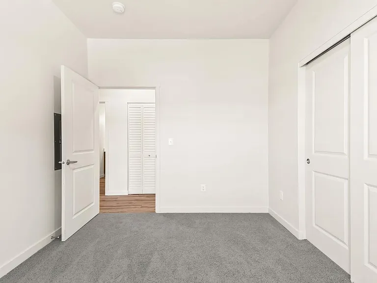 Jen's Pointe Apartment — Photo 38