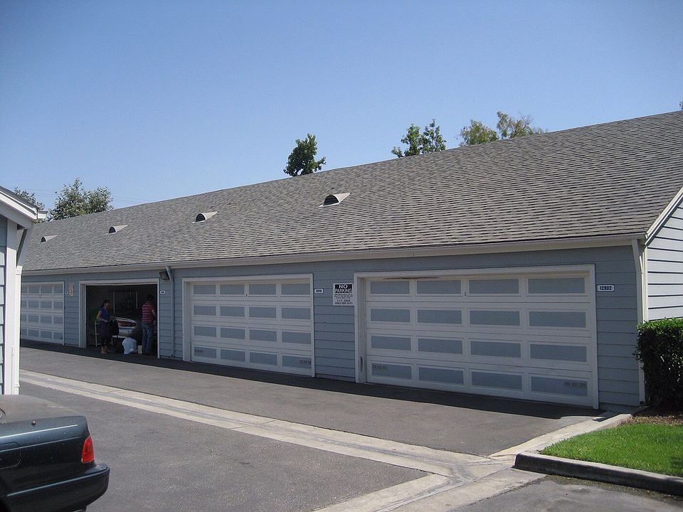 2nd image of 12954 Sycamore Village Dr