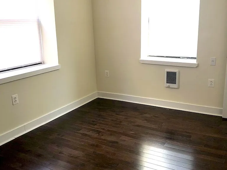 Sherwood Court Apartments — Photo 18