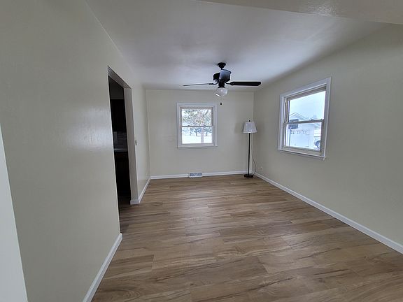 5th image of 4998 10th Ave