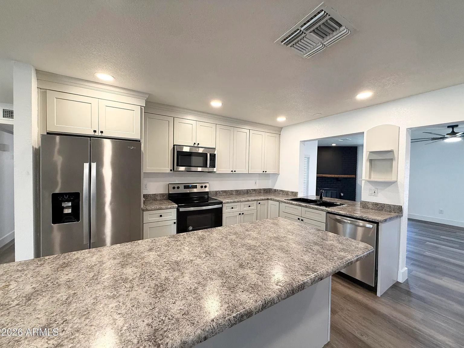 3 bed, 2.0 bath, 1820 sqft, $2,500 — Photo 2