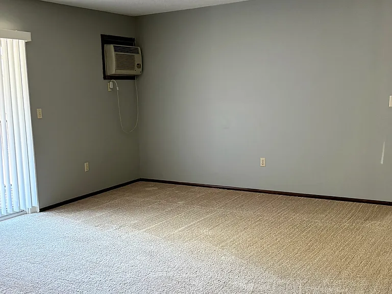 Allan Avenue Apartments — Photo 16