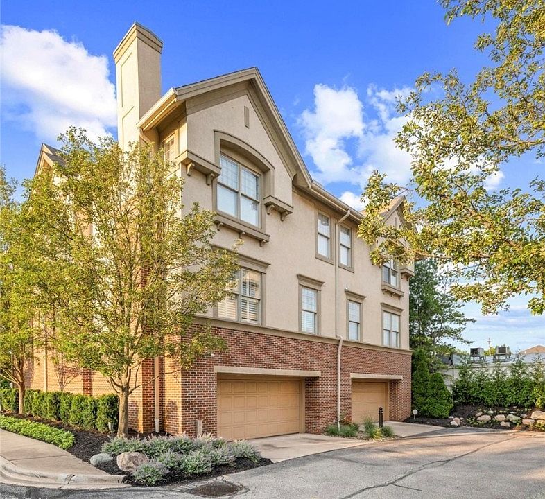 2nd image of 1 Astor Pl