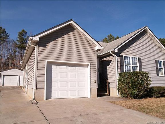 3rd image of 195 Brook Creek Dr