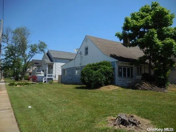 112 Front Street, Freeport, NY 11520