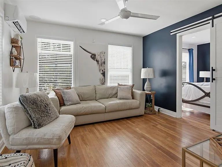 908 Haskell St — Photo 4
