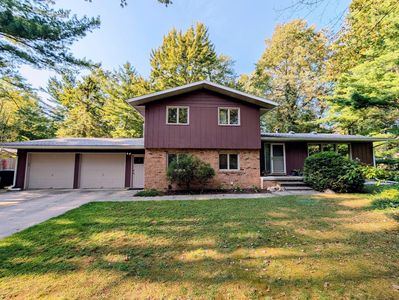 1111 Wildwood St, Midland, MI, 48642