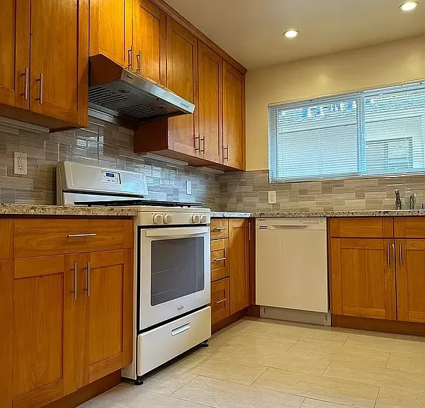 214 Waverley St #5 — Photo 5