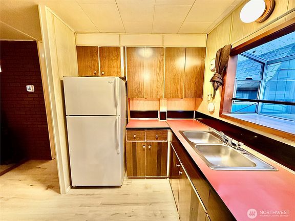 4th image of 18137 31st Avenue S