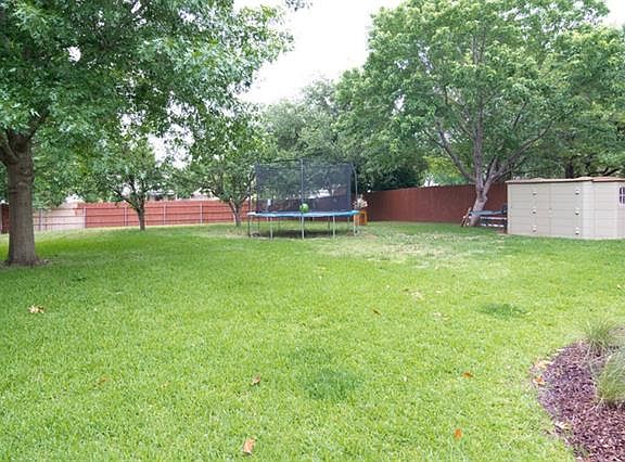 4th image of 1716 Parkwood Dr