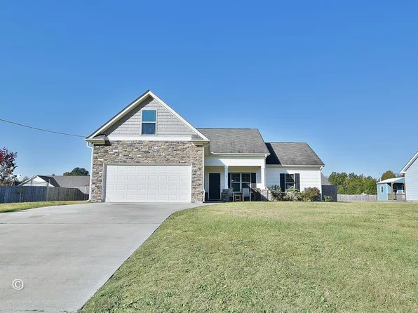16 Churchhill Dr, Fort Mitchell, AL 36856