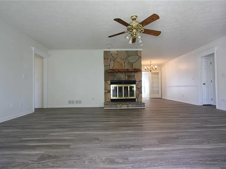 818 Springlake Rd — Photo 3