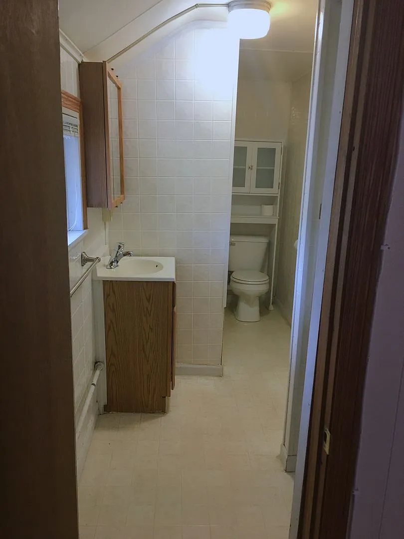 1109 S Farwell Street — Photo 4