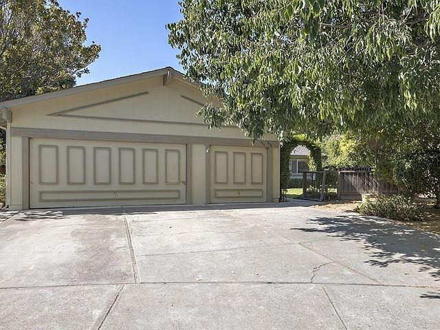 1st image of 909 & 911 Suntree Ct