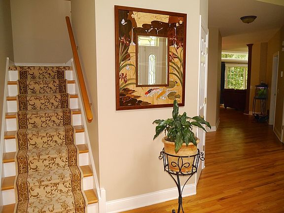 4th image of 8 Harvest Ln