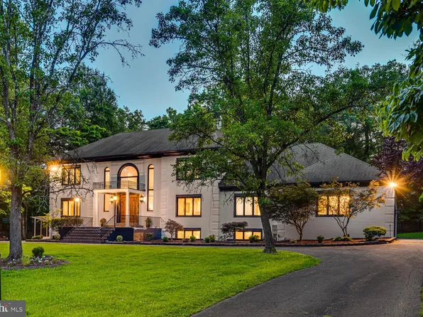 9118 Bells Mill Rd, Potomac, MD 20854