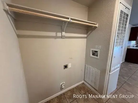 3rd image of 5344 S Park Ave Unit 5