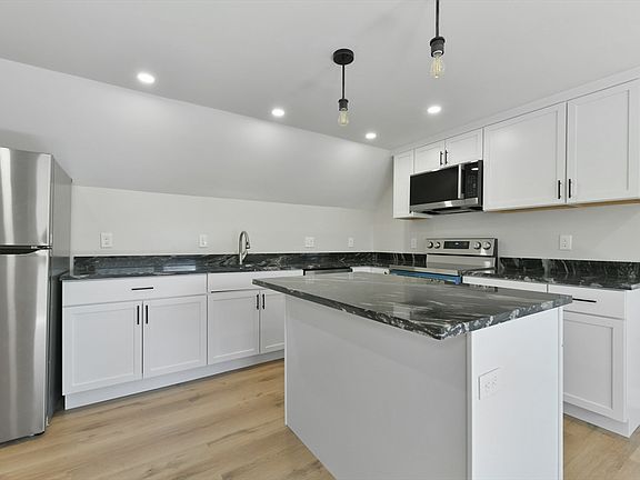 3rd image of 9 Akron Ln