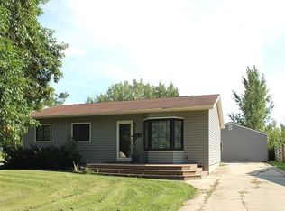 122 Indian Ave, Forest City, IA 50436