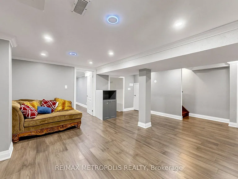 61 Horseshoe Cres #BASEMENT — Photo 7