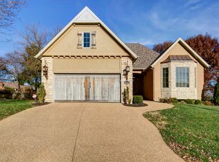 966 S Carriage Ave, Springfield, MO 65809