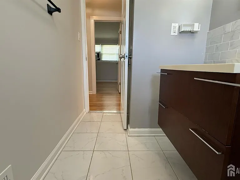 56 Grace Dr — Photo 12