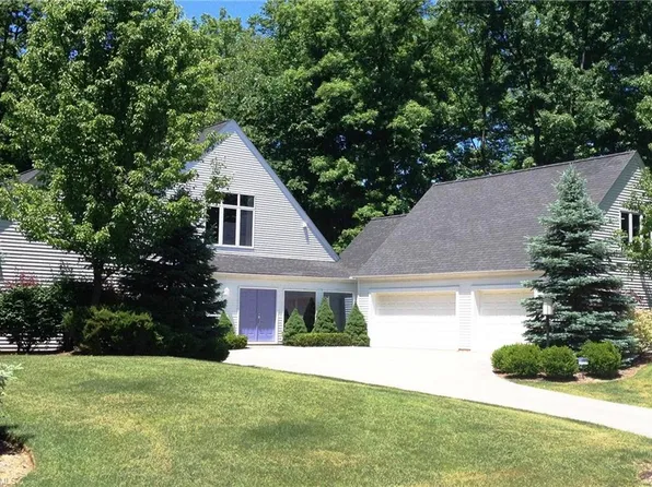 359 Rainbows End, Aurora, OH 44202