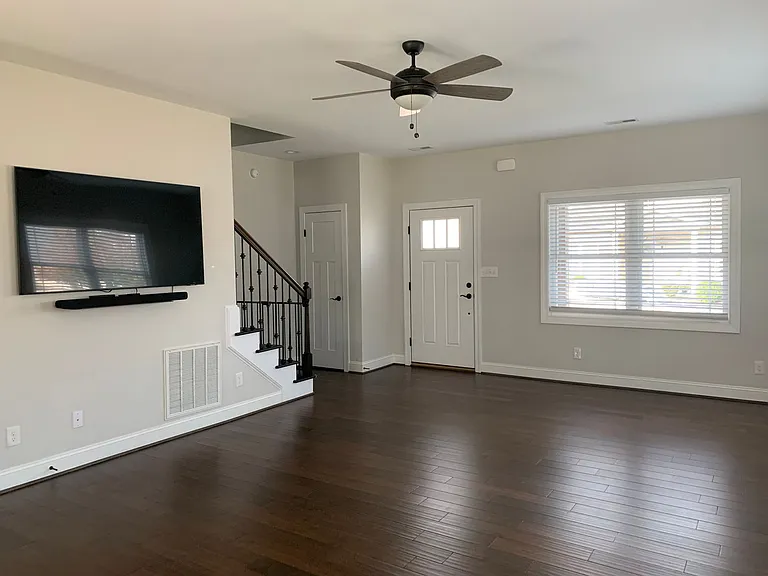 324 Meridian St — Photo 4