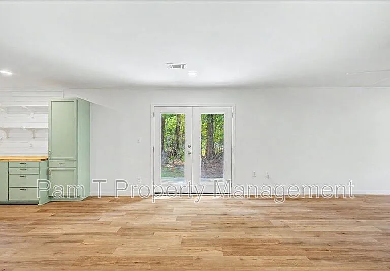 106 Holcomb St — Photo 6