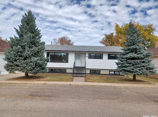 113 5th AVENUE, Gravelbourg, SK S0H 1X0