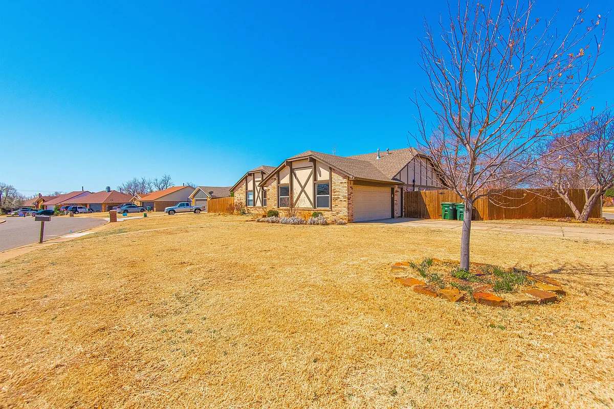 Building Photo - 1321 Kelly Park Rd