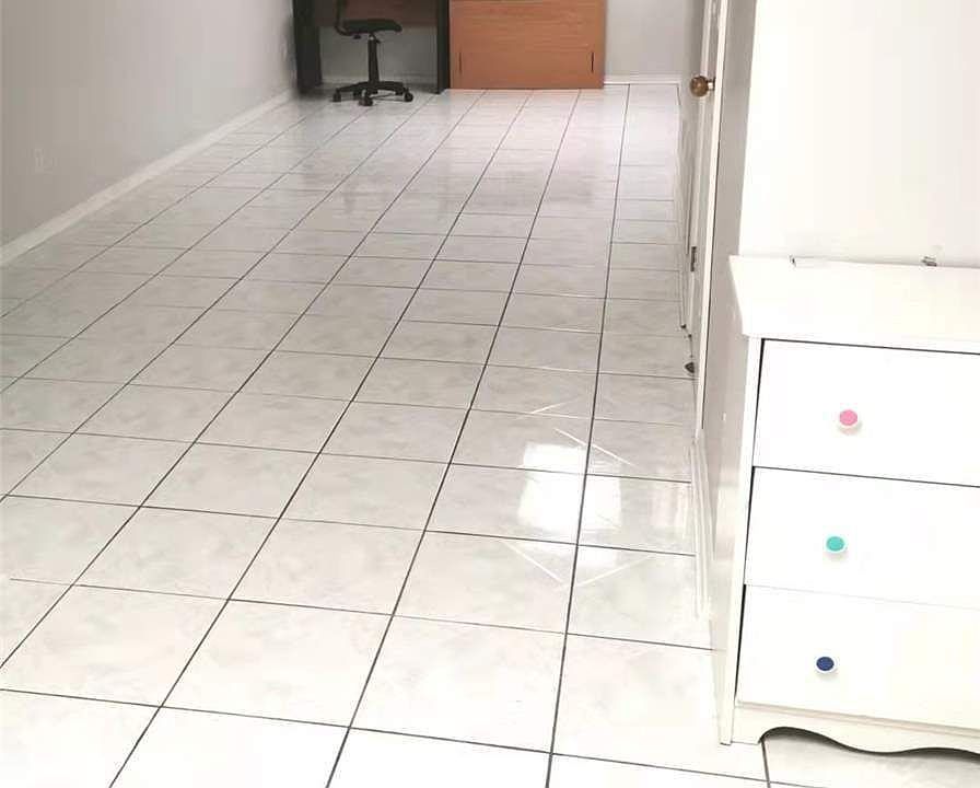 2nd image of 5543 Cortina Cres