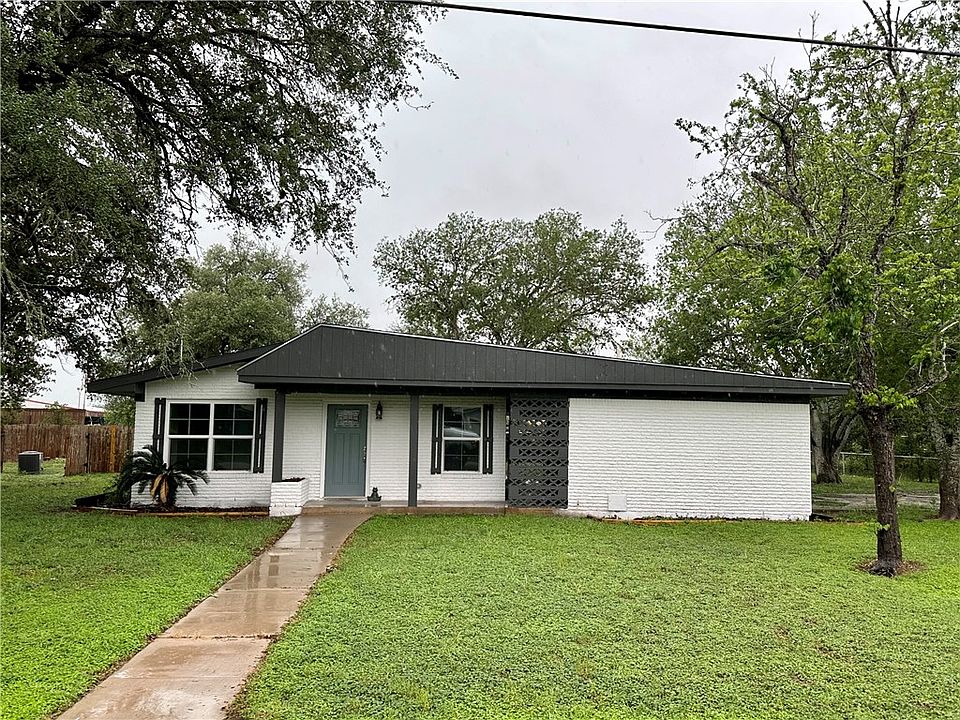 109 Charles St, West, TX 78022 MLS 416941 Zillow