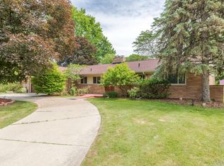 22917 S Bellwood Dr, Southfield, MI 48034