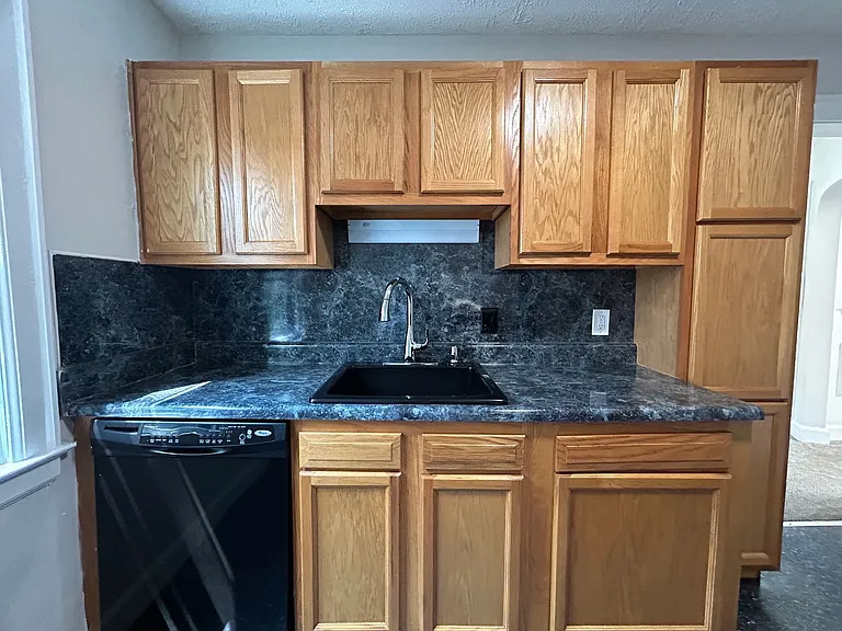 20445 Stratford Rd — Photo 7