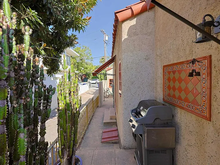 1027 Adella Ave — Photo 47