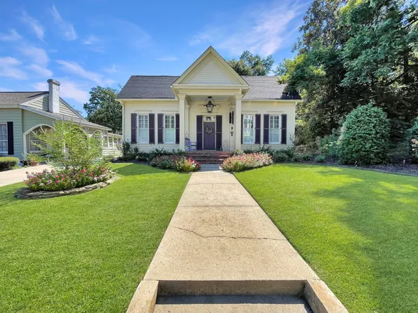 306 N Huntington St, Kosciusko, MS 39090