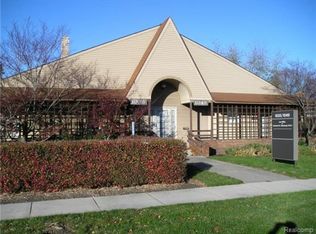 1049 Inkster Rd, Garden City, MI 48135