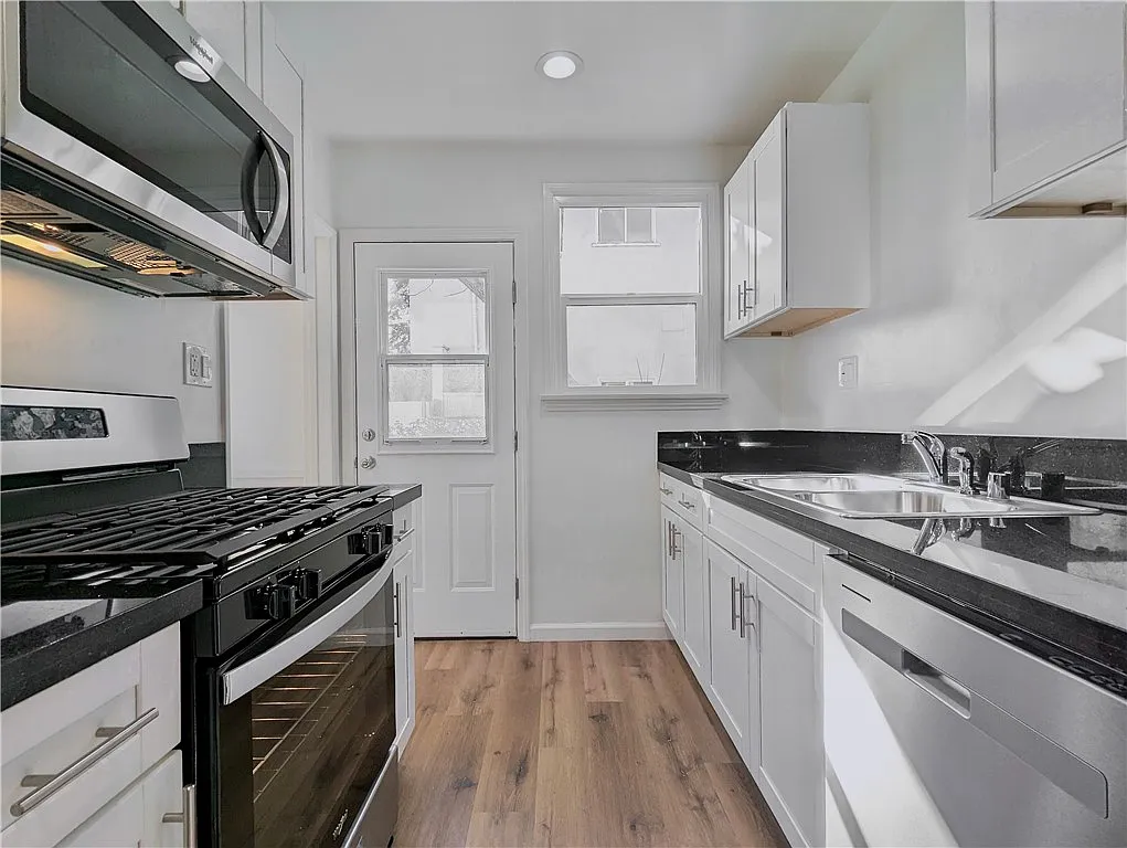 2 bed, 800 sqft, $2,495 — Photo 4