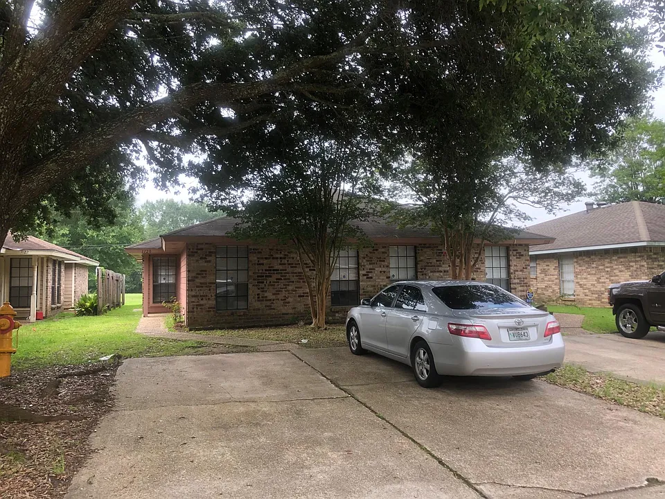 1118 Willow Creek Dr
