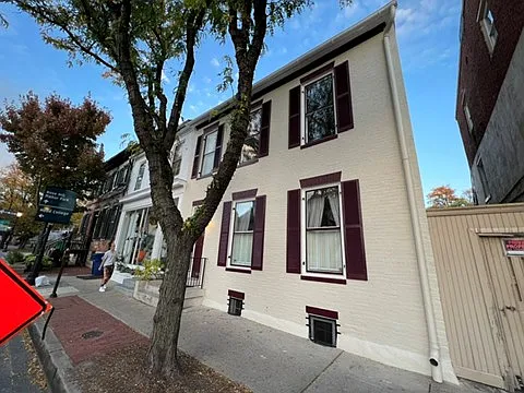 340 N Market St — Photo 3