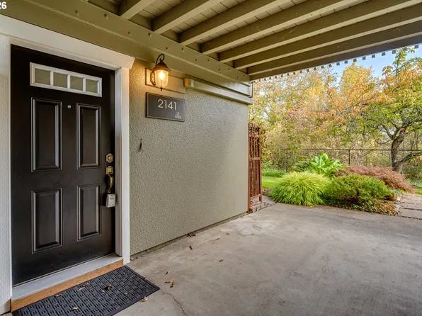 2141 W 15th Ct, Eugene, OR 97402