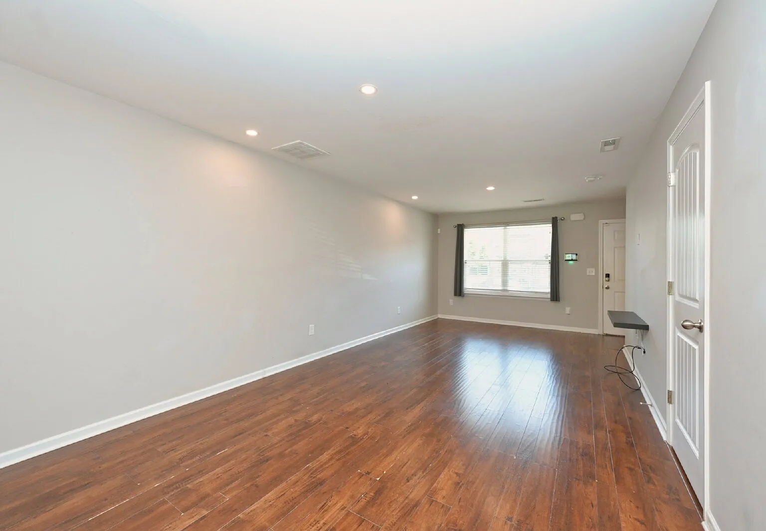 2 bed, 2.5 bath, 1312 sqft, $1,700 — Photo 3
