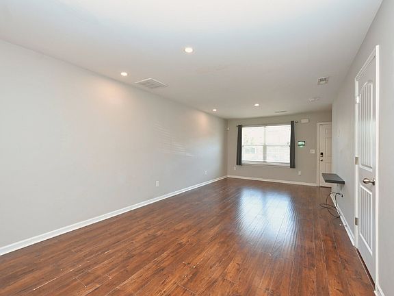3rd image of 167 Cobblestone Place Dr