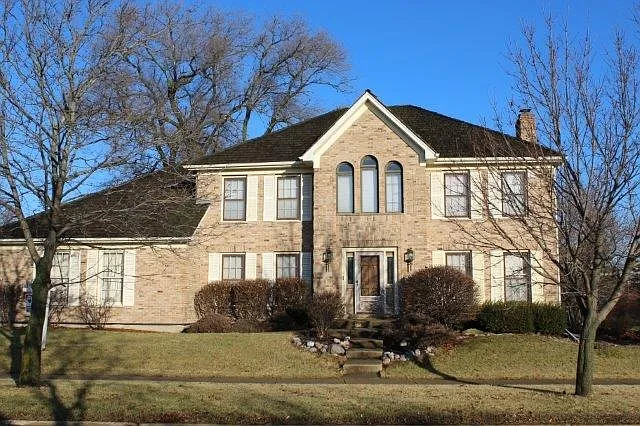 345 Longfellow Dr photo 1