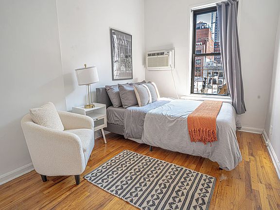 2nd image of 220 E 25th St APT 6B