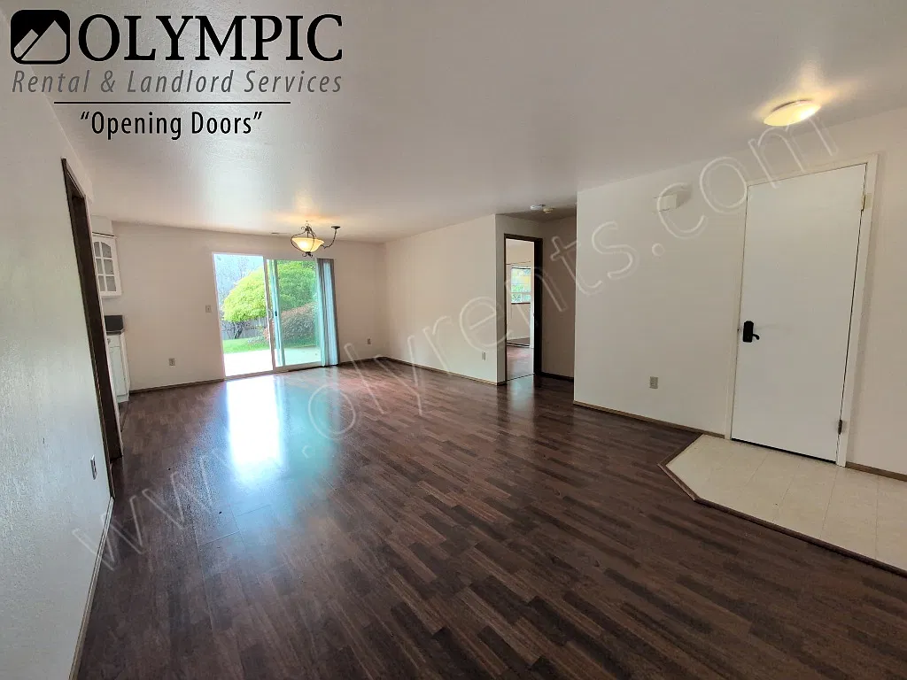 Perfect 2 bed, 1 bath rambler in West Olympia with A/C — Photo 4